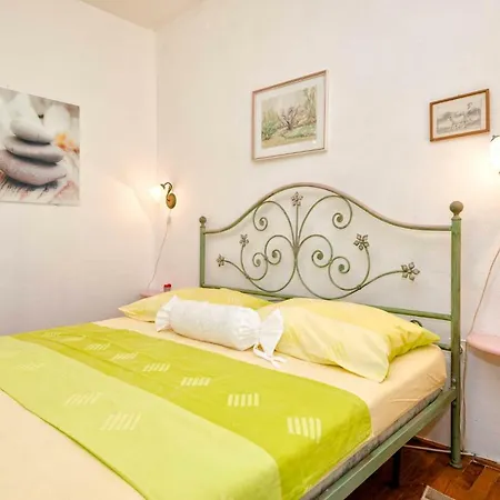 Apartament Nada *